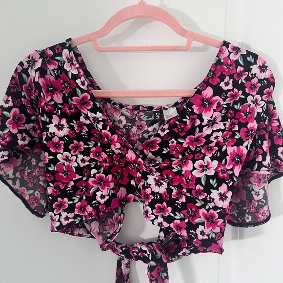 H&M Women's Floral Wrap CropTop - Pink and Black Size Medium - Picture 5 of 9
